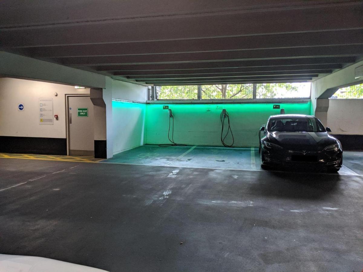 Deluxe River Canal View & Free Secure Parking! Leeds  Exterior photo